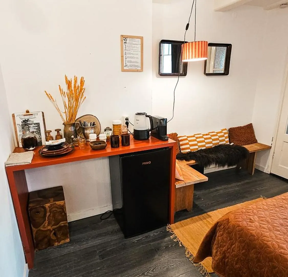 En-Suite Room In Historic Canalhouse From 1729 Ámsterdam 0*,  Países Bajos